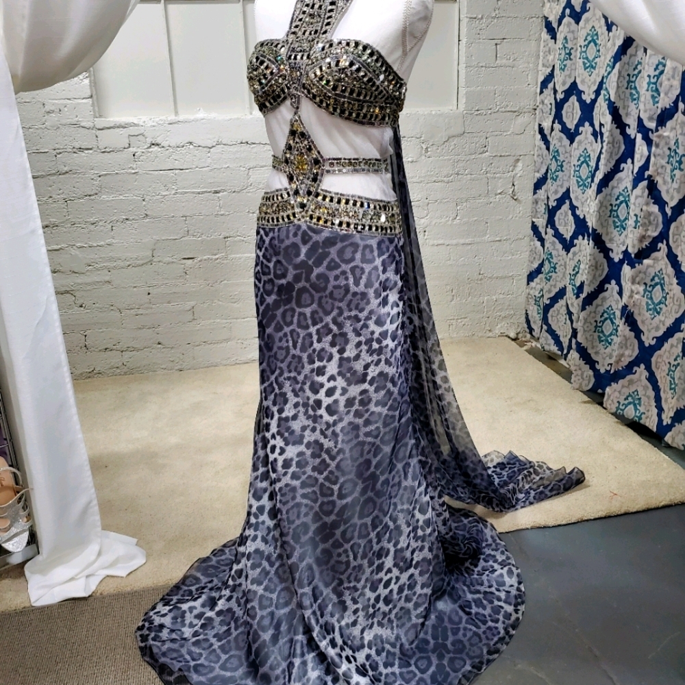NEW MNM Couture size 6